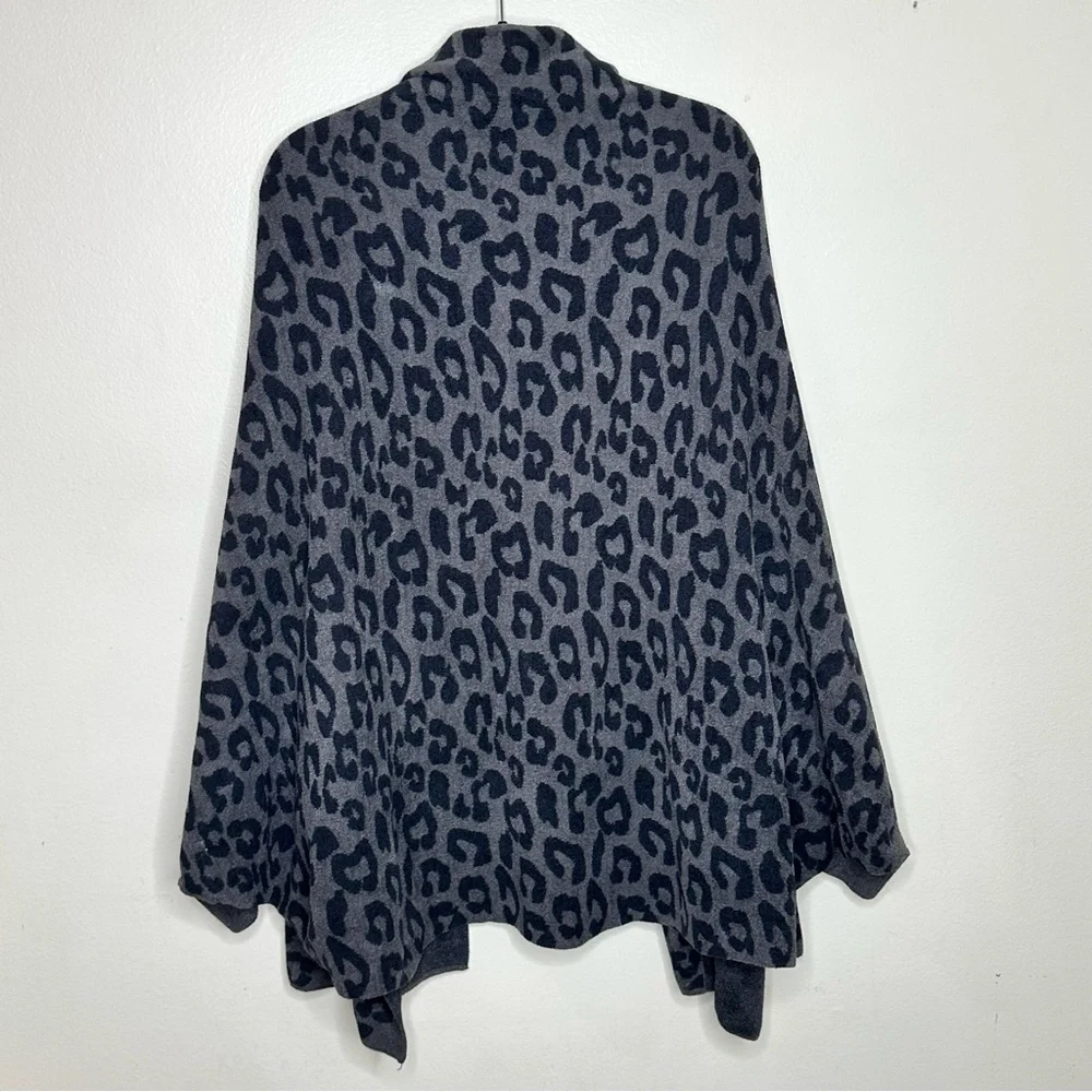 Barefoot Dreams Cozychic Lite Blanket Wrap Cozy Grey Leopard Print size L/XL - Picture 7 of 7